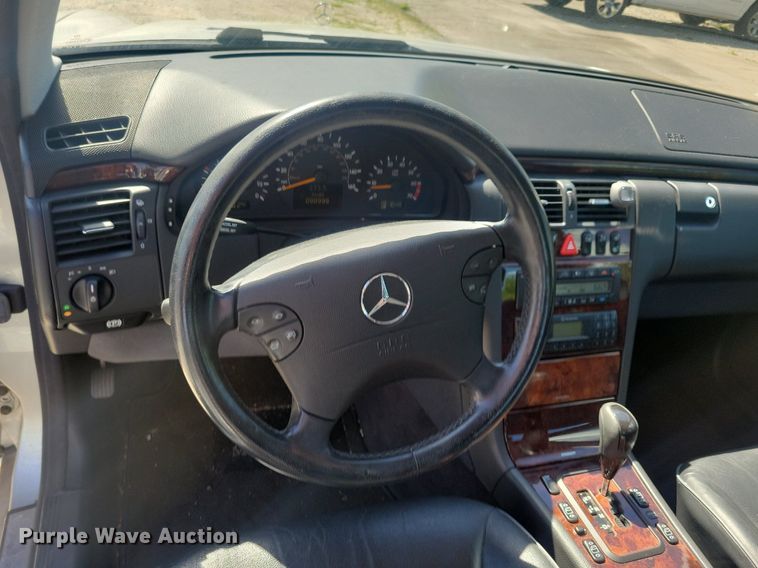 image for item KB9020 2001 Mercedes E320 