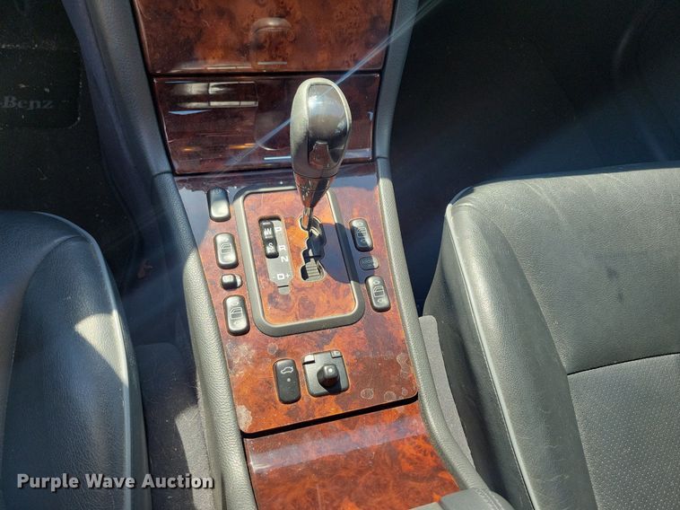 image for item KB9020 2001 Mercedes E320 