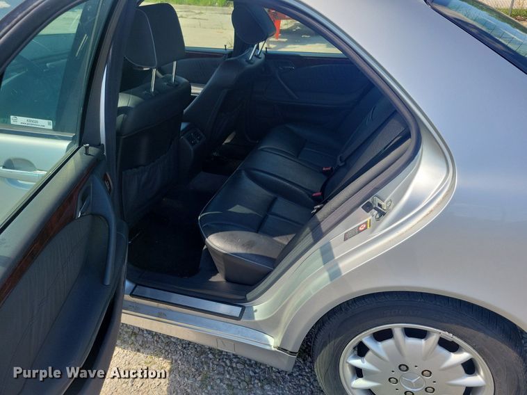 image for item KB9020 2001 Mercedes E320 