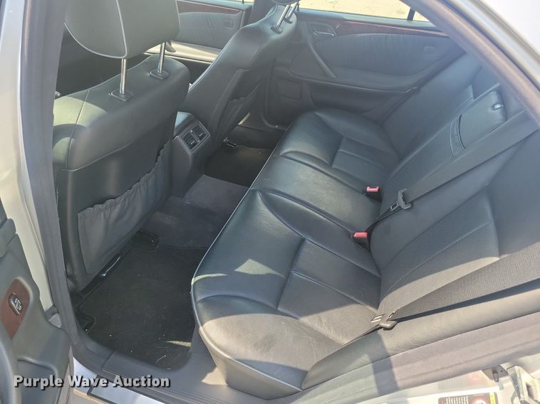 image for item KB9020 2001 Mercedes E320 