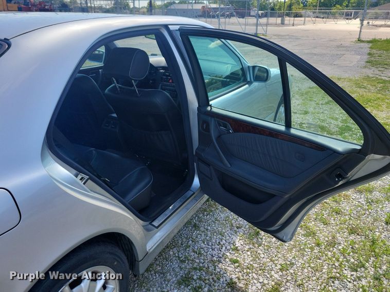 image for item KB9020 2001 Mercedes E320 