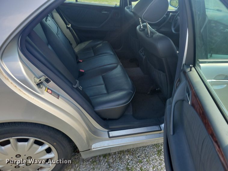 image for item KB9020 2001 Mercedes E320 