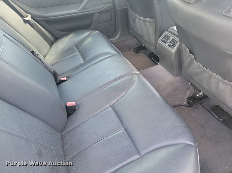 image for item KB9020 2001 Mercedes E320 