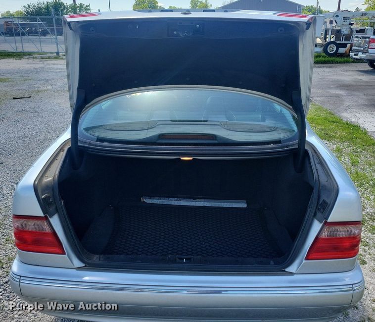 image for item KB9020 2001 Mercedes E320 