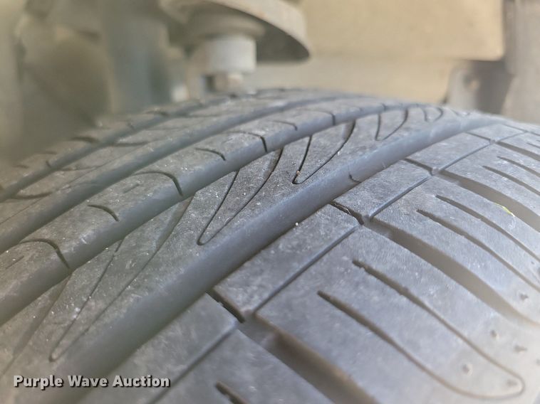 image for item KB9020 2001 Mercedes E320 