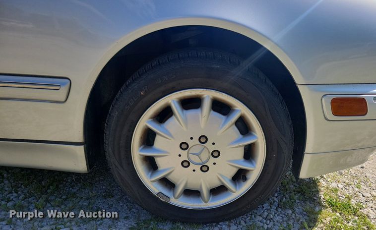 image for item KB9020 2001 Mercedes E320 