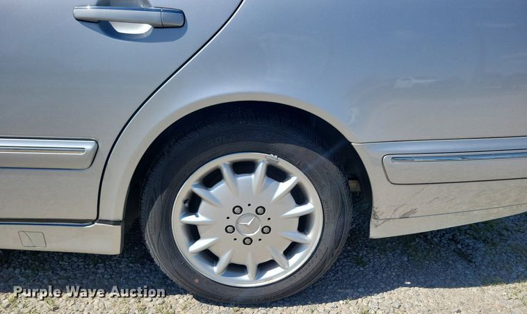 image for item KB9020 2001 Mercedes E320 