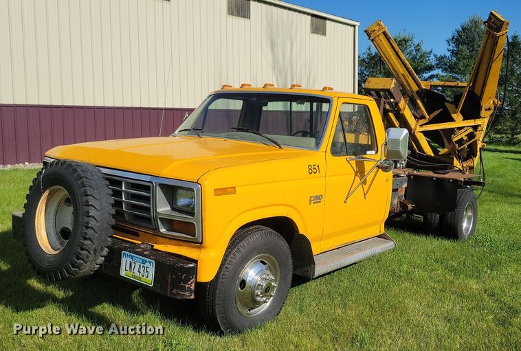 image for item KB9022 1985 Ford F350 pickup truck cab and chassis with tree spade