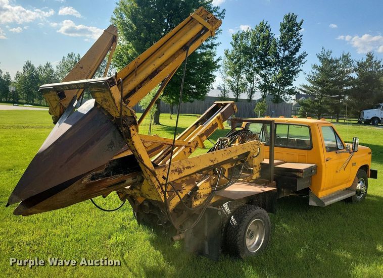 image for item KB9022 1985 Ford F350 pickup truck cab and chassis with tree spade