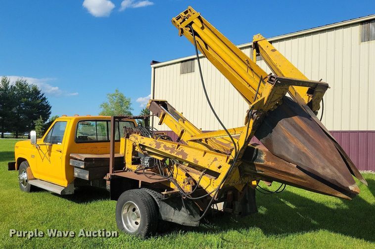 image for item KB9022 1985 Ford F350 pickup truck cab and chassis with tree spade
