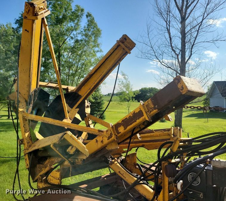 image for item KB9022 1985 Ford F350 pickup truck cab and chassis with tree spade