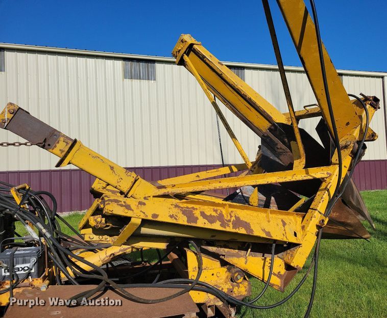 image for item KB9022 1985 Ford F350 pickup truck cab and chassis with tree spade