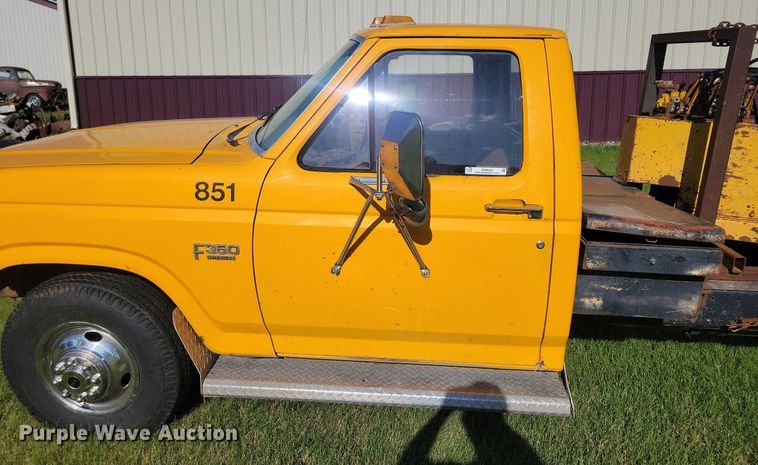 image for item KB9022 1985 Ford F350 pickup truck cab and chassis with tree spade