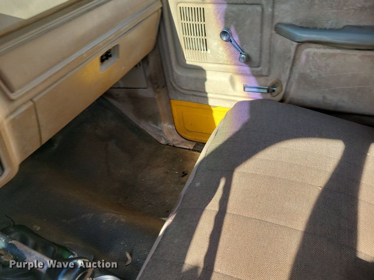 image for item KB9022 1985 Ford F350 pickup truck cab and chassis with tree spade