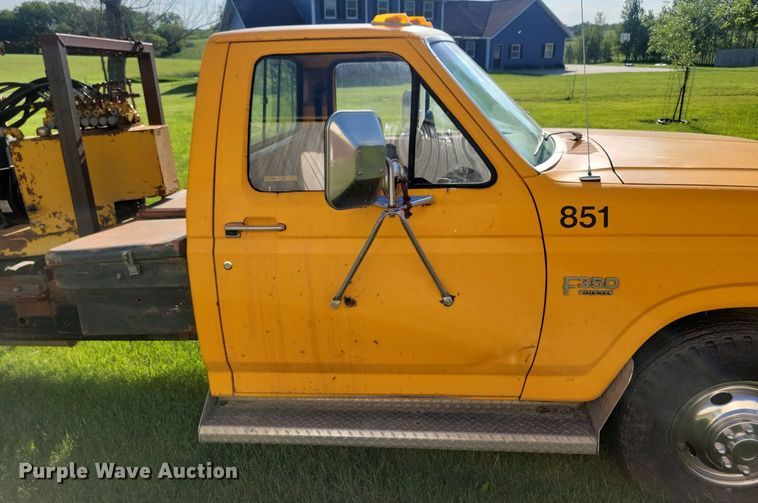 image for item KB9022 1985 Ford F350 pickup truck cab and chassis with tree spade