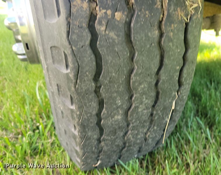 image for item KB9022 1985 Ford F350 pickup truck cab and chassis with tree spade