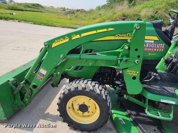 image for item KB9057 2007 John Deere 3320 MFWD tractor