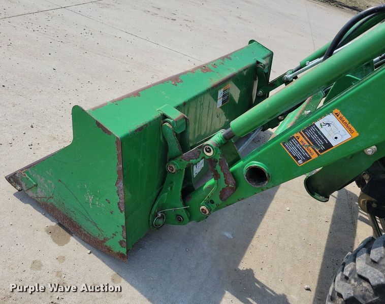 image for item KB9057 2007 John Deere 3320 MFWD tractor