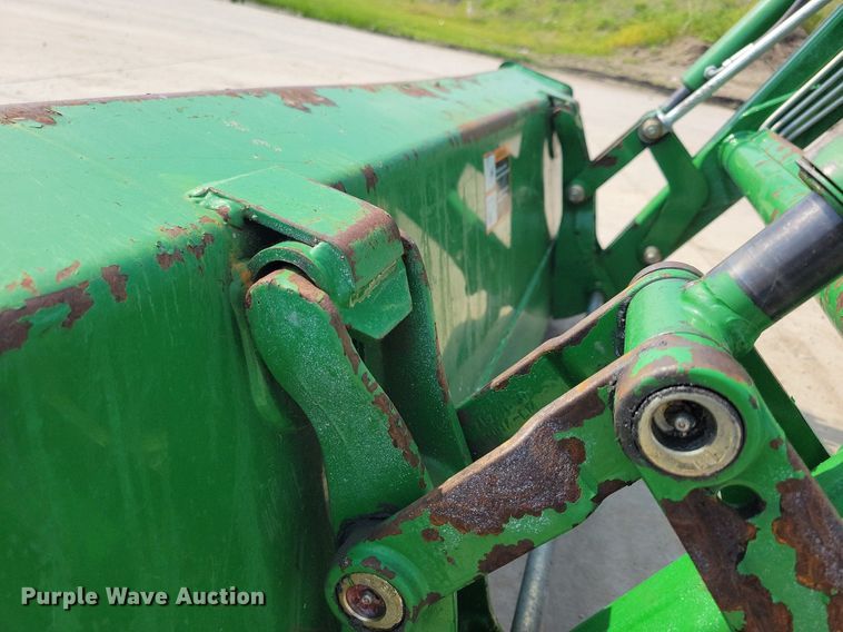 image for item KB9057 2007 John Deere 3320 MFWD tractor