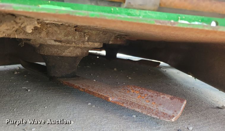 image for item KB9057 2007 John Deere 3320 MFWD tractor