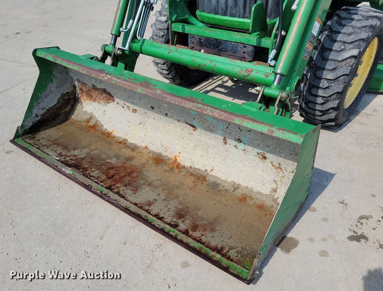 image for item KB9057 2007 John Deere 3320 MFWD tractor