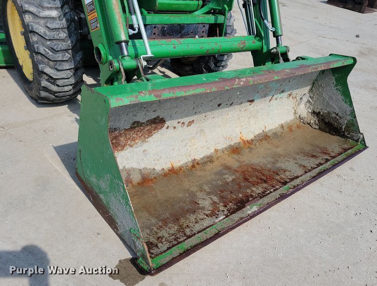 image for item KB9057 2007 John Deere 3320 MFWD tractor