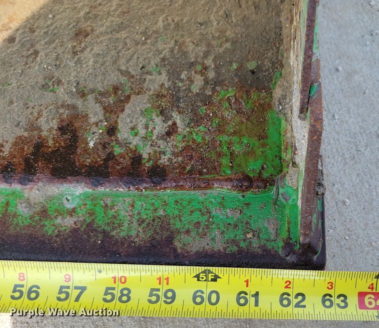 image for item KB9057 2007 John Deere 3320 MFWD tractor