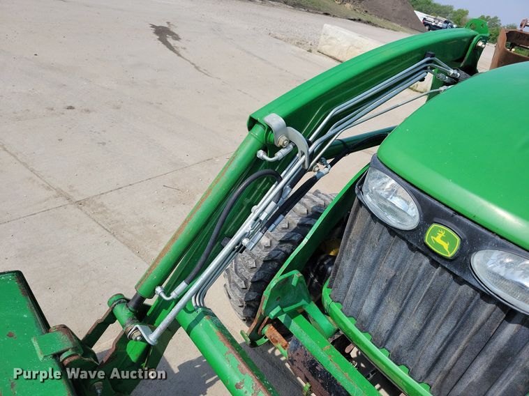 image for item KB9057 2007 John Deere 3320 MFWD tractor