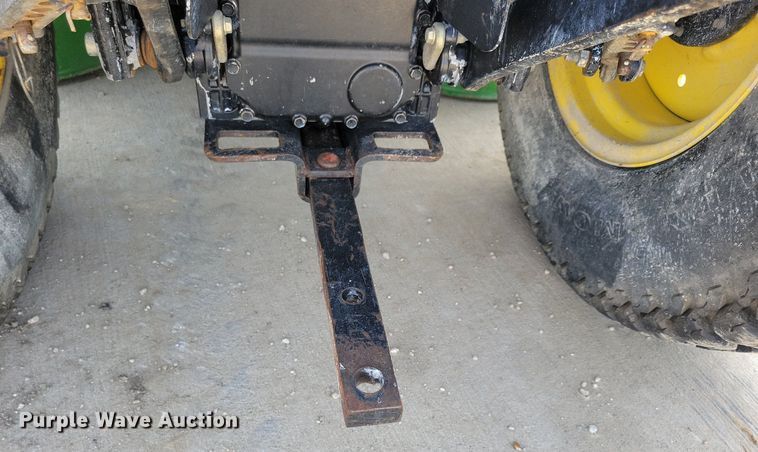 image for item KB9057 2007 John Deere 3320 MFWD tractor