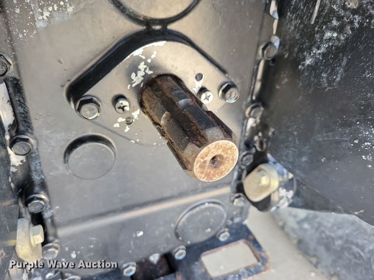 image for item KB9057 2007 John Deere 3320 MFWD tractor