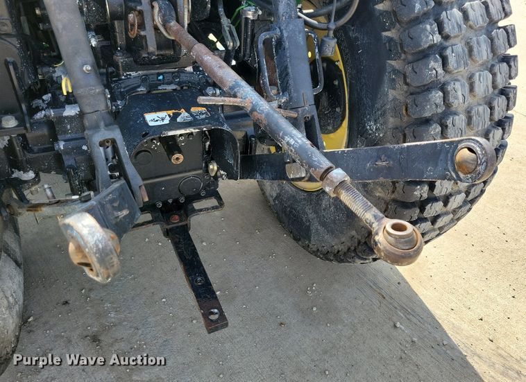 image for item KB9057 2007 John Deere 3320 MFWD tractor