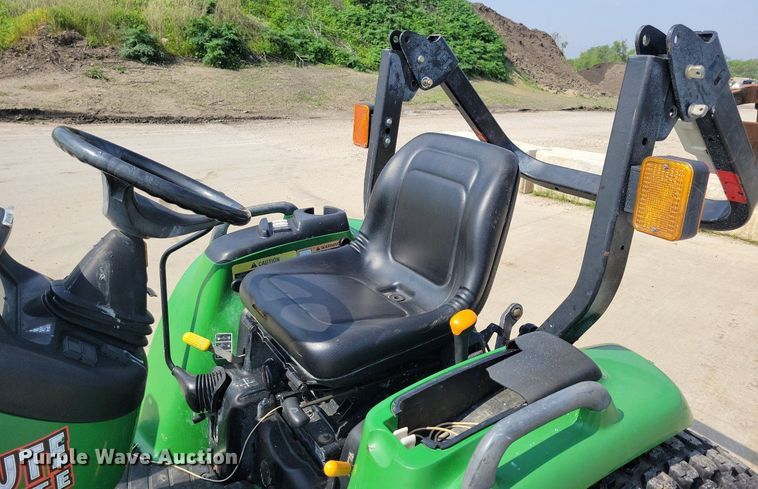 image for item KB9057 2007 John Deere 3320 MFWD tractor