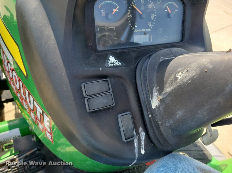 image for item KB9057 2007 John Deere 3320 MFWD tractor