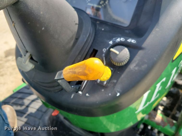 image for item KB9057 2007 John Deere 3320 MFWD tractor