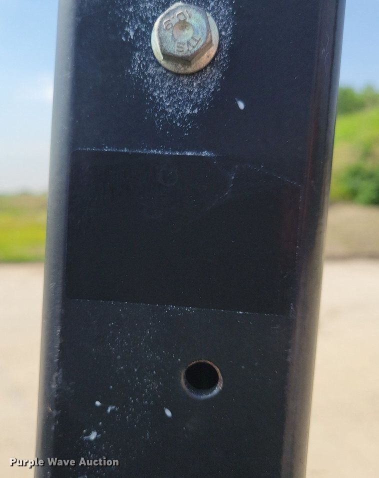 image for item KB9057 2007 John Deere 3320 MFWD tractor