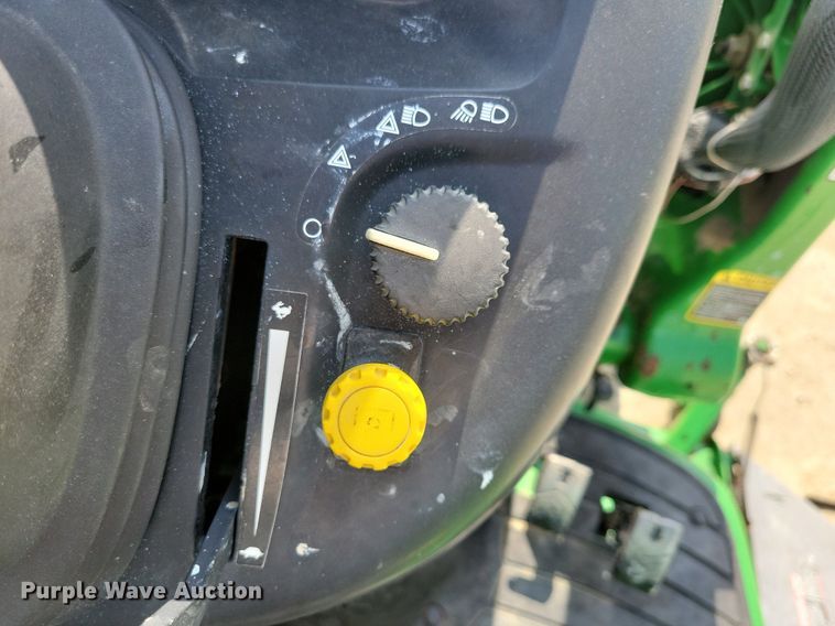 image for item KB9057 2007 John Deere 3320 MFWD tractor