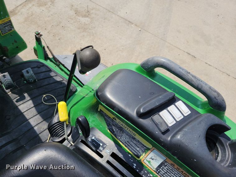 image for item KB9057 2007 John Deere 3320 MFWD tractor