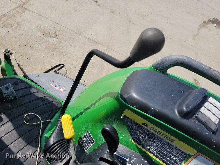 image for item KB9057 2007 John Deere 3320 MFWD tractor