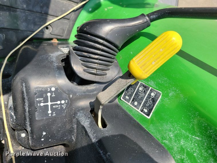 image for item KB9057 2007 John Deere 3320 MFWD tractor