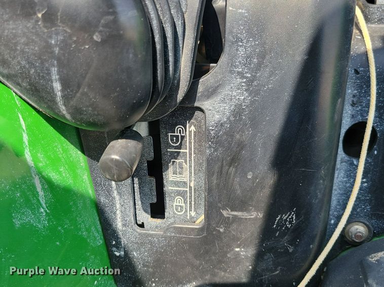 image for item KB9057 2007 John Deere 3320 MFWD tractor