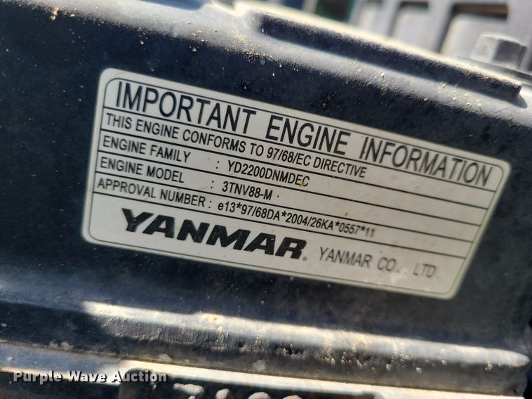 image for item KB9057 2007 John Deere 3320 MFWD tractor