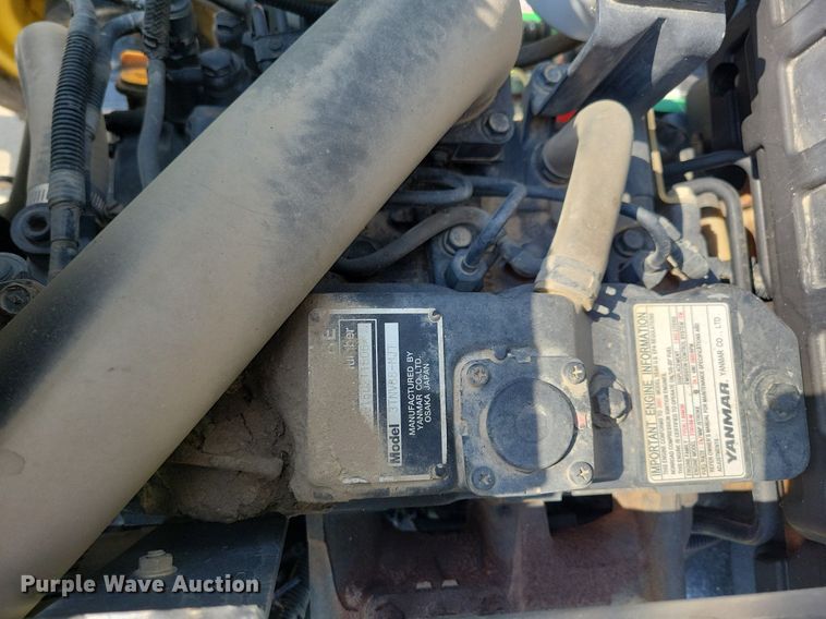 image for item KB9057 2007 John Deere 3320 MFWD tractor