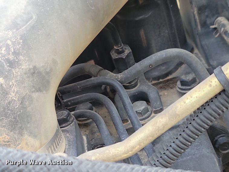 image for item KB9057 2007 John Deere 3320 MFWD tractor