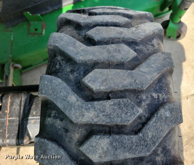 image for item KB9057 2007 John Deere 3320 MFWD tractor