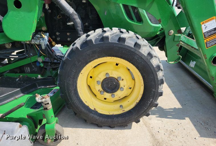 image for item KB9057 2007 John Deere 3320 MFWD tractor