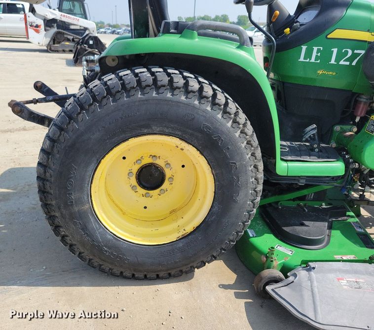 image for item KB9057 2007 John Deere 3320 MFWD tractor