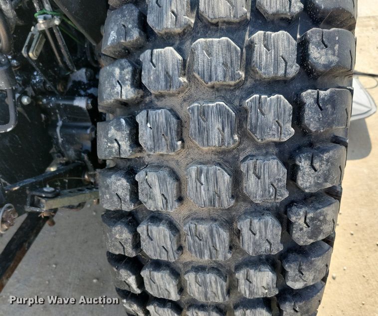 image for item KB9057 2007 John Deere 3320 MFWD tractor