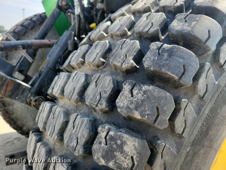 image for item KB9057 2007 John Deere 3320 MFWD tractor