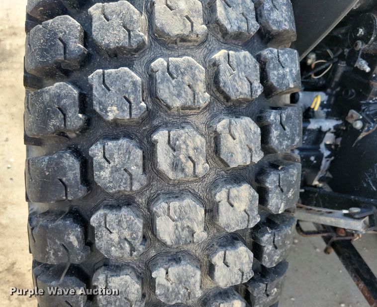 image for item KB9057 2007 John Deere 3320 MFWD tractor