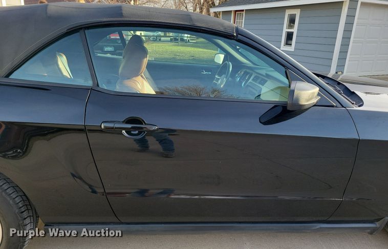 image for item LC9853 2010 Ford Mustang convertible